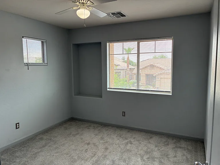 25550 W Pioneer St — Photo 32