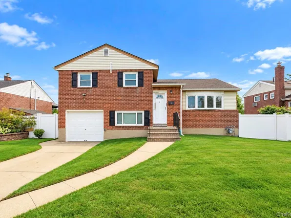 455 Pacific Street, Massapequa Park, NY 11762