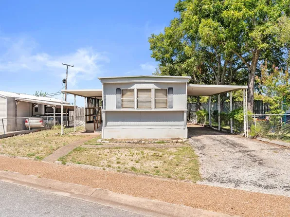 34 W Sunset Dr, Kerrville, TX 78028