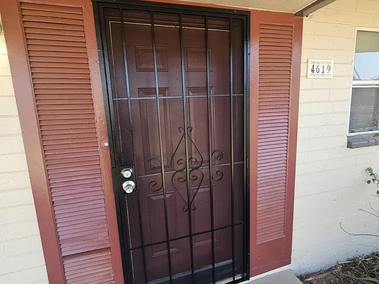 4619 E Almeria Rd — Photo 2