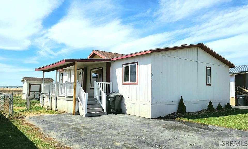 1st image of 2217 N Pinewood Dr