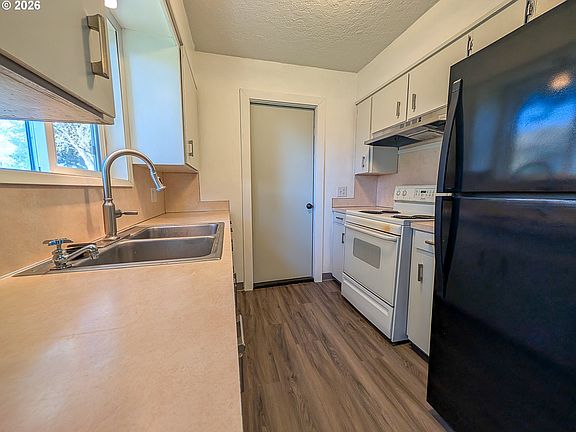 5th image of 407 G Ave
