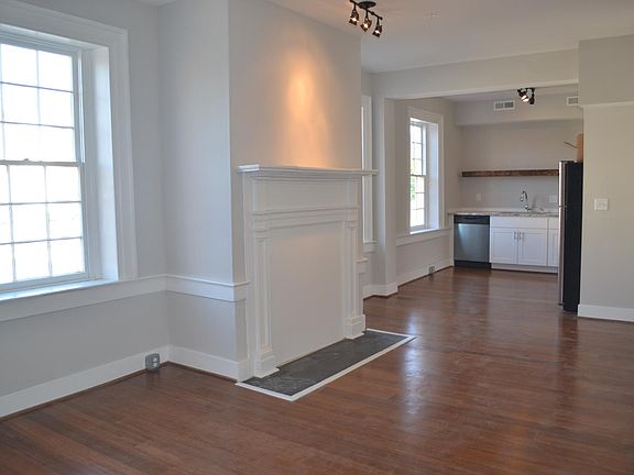 3rd image of 15 W Old St APT 7