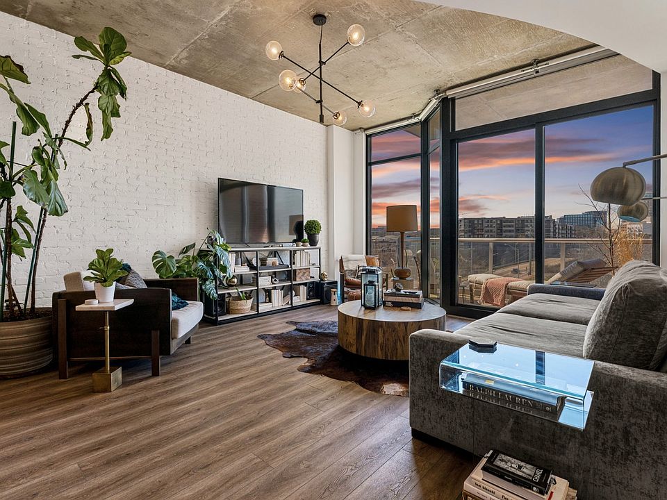 1st image of 600 12th Ave S APT 727