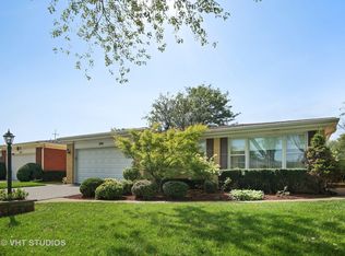 890 Timothy Ln, Des Plaines, IL
