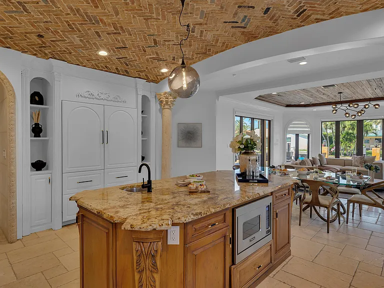 1011 Rhodes Villa Ave — Photo 104