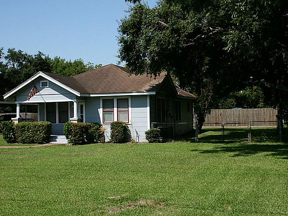 Front of House with large side yard