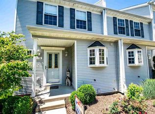 6608 N Queen Frances Ln, Peoria, IL 61615