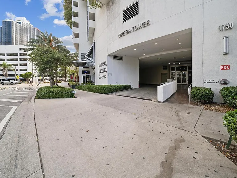 1750 N Bayshore Dr #4315 — Photo 3