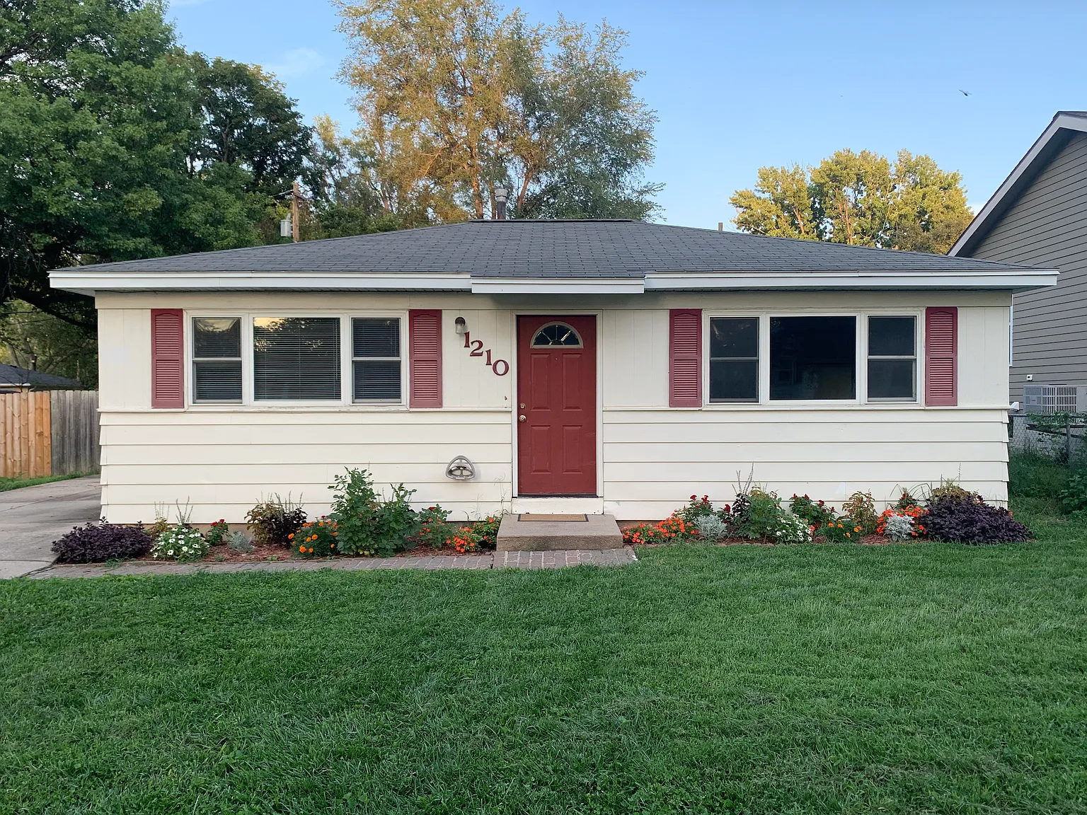 2 bed, $1,025 — Photo 1