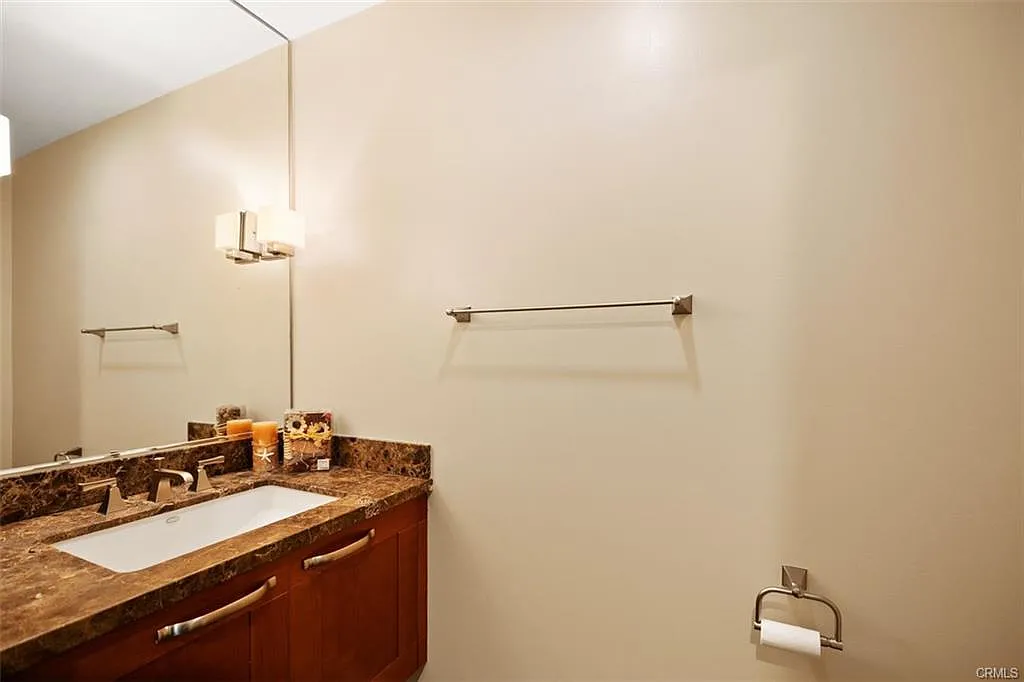 2 bed, 2.5 bath, 1847 sqft, $5,475 — Photo 4