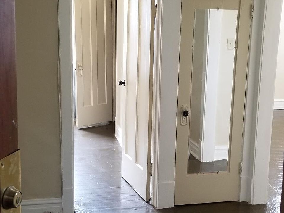 Entry to apartment