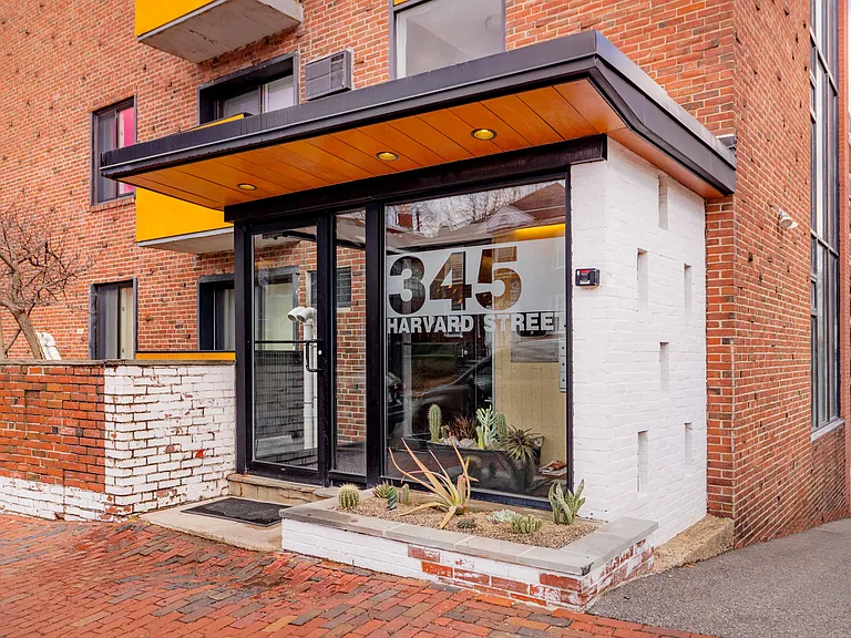 345 Harvard St #1D — Photo 11