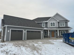 W278N6182 Serenity Dr, Sussex, WI 53089