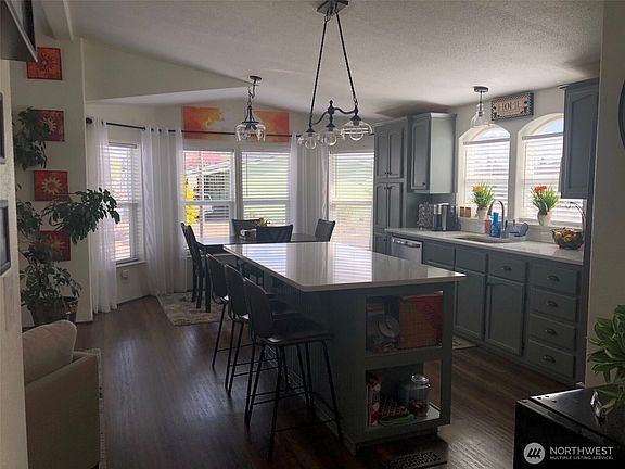 4th image of 110 Blue Heron Drive
