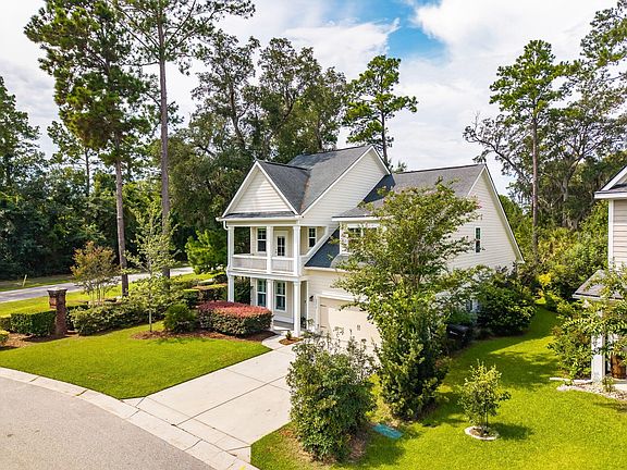 2nd image of 2576 Larch Ln