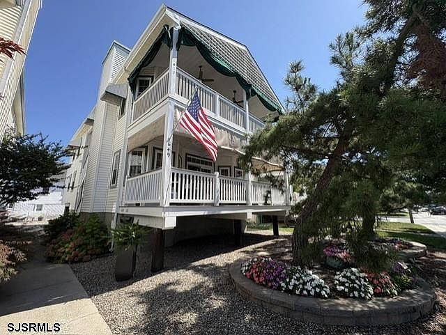 1st image of 649 Bay Ave #1