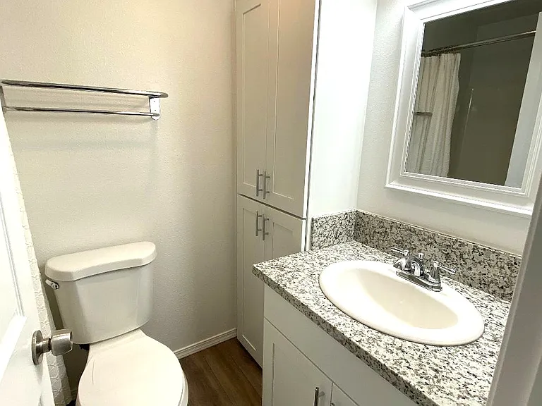 844 Phoenix St NE — Photo 6