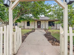 109 Lakeview Trce, Three Rivers, TX 78071