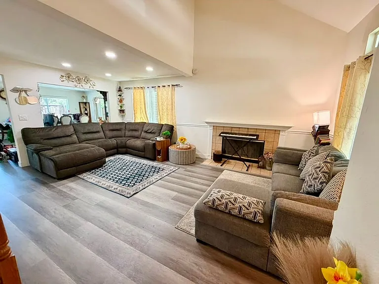 7293 Valley Trails Dr — Photo 3