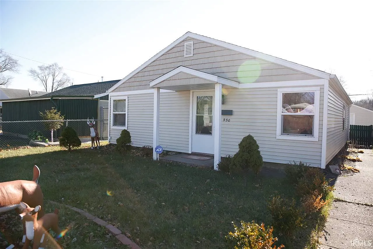 930 Bryan St photo 1