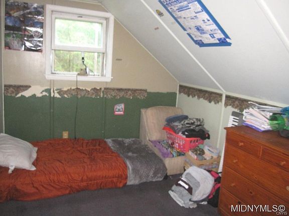 3rd image of 155 Spruce Dr N