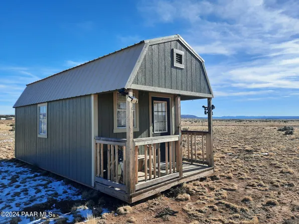 28260 W Pinon St, Seligman, AZ 86337