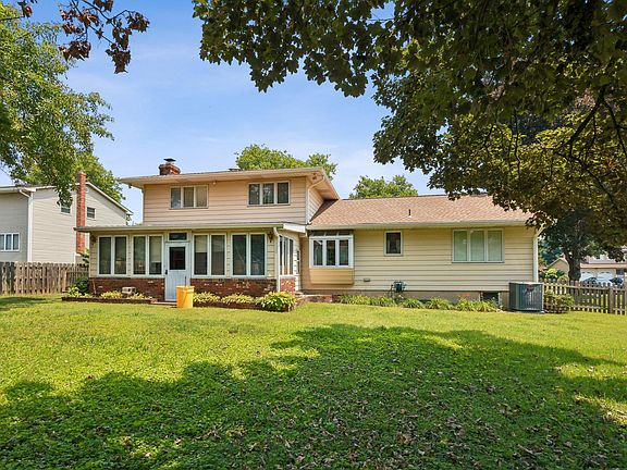 3rd image of 88 Tudor Dr