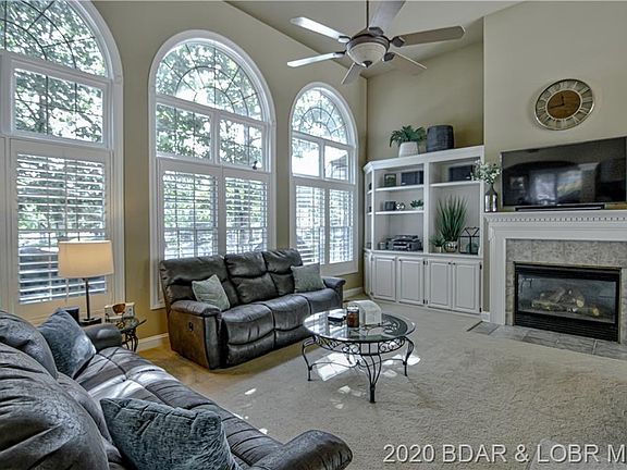 3rd image of 1965 Grand View Dr