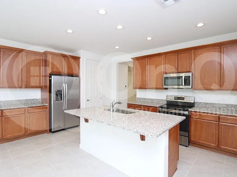 15711 W Monroe St — Photo 3