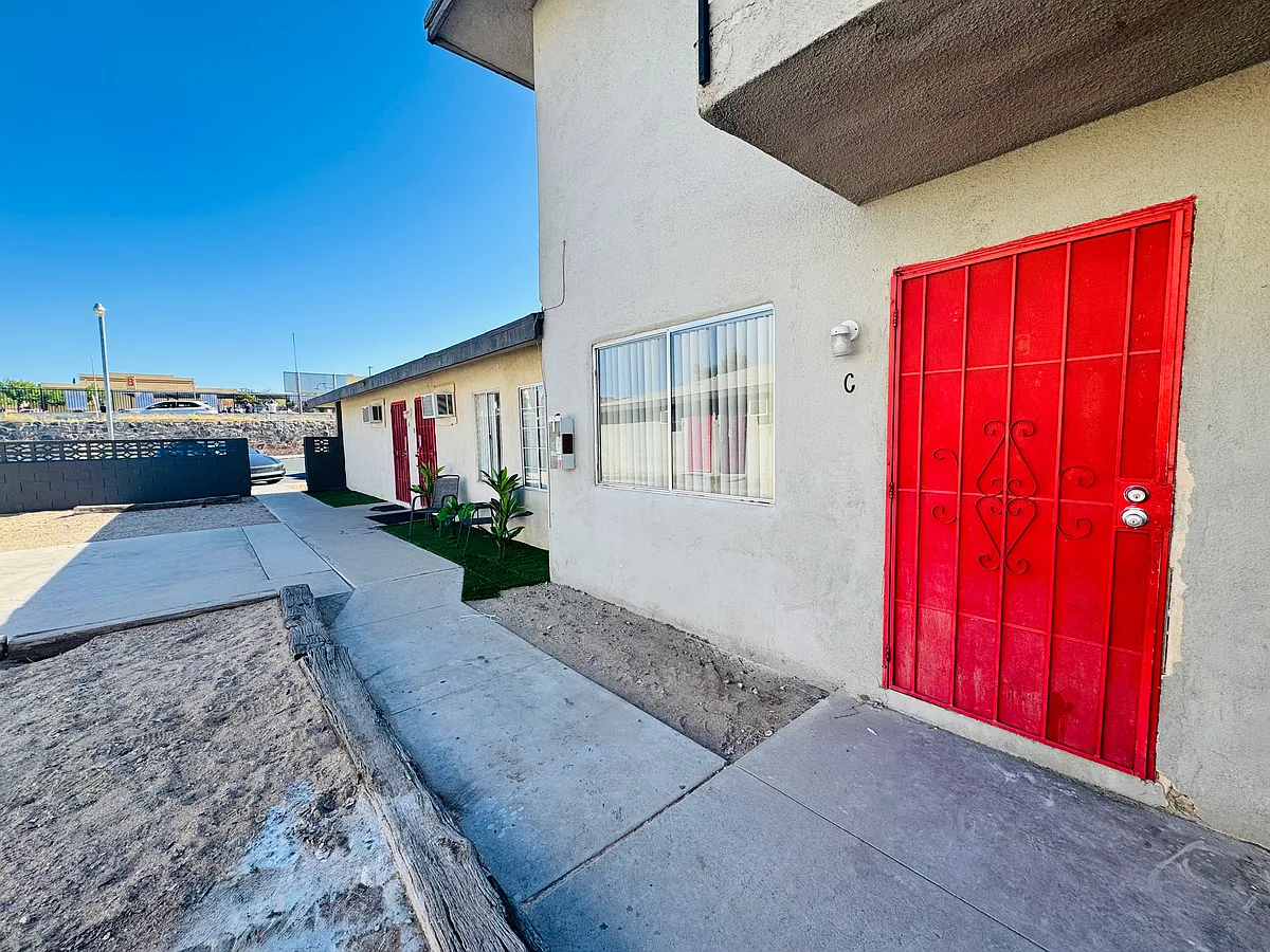 Building Photo - 181 W Buena Vista St #C
