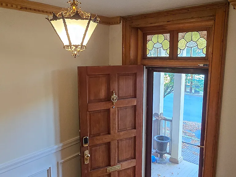 209 W Clay St — Photo 7