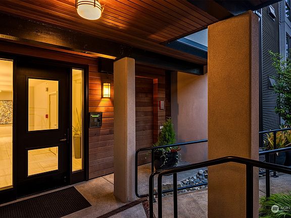 5th image of 101 101st Avenue SE #302B