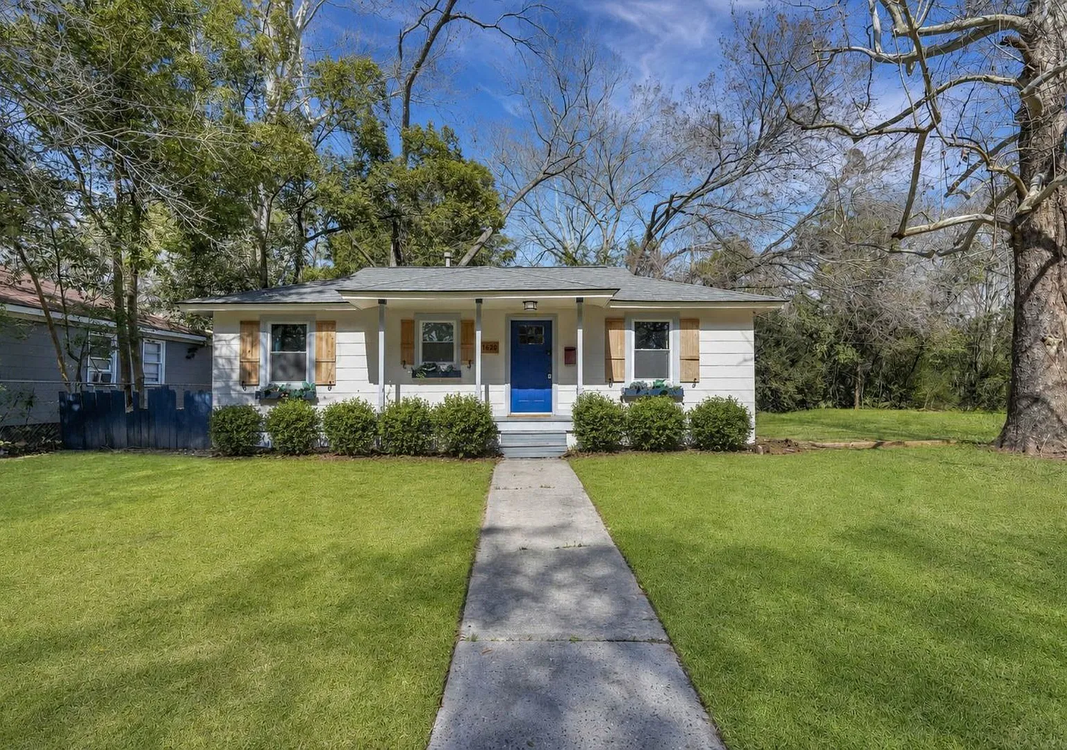 Charming 3BR Home with Outdoor Space Near Downtown Savannah — Photo 1