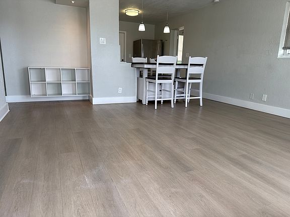 3rd image of 2621 NE 8th Ave