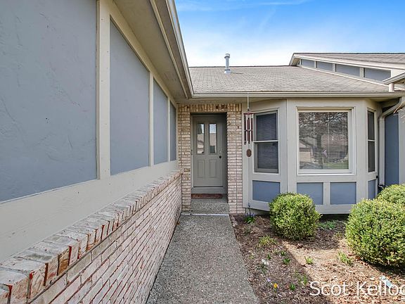 4th image of 3029 Kay Dr SE