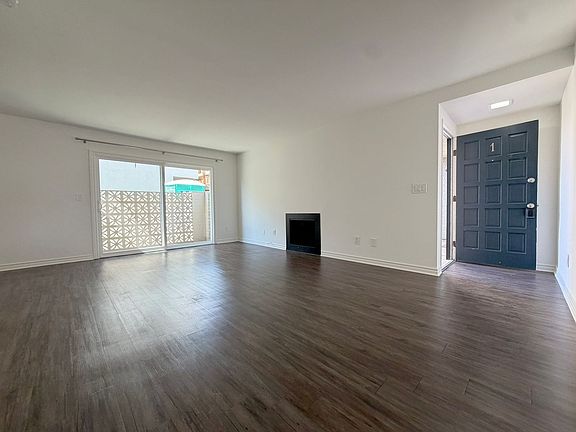2nd image of 16941 Hoskins Ln APT 1