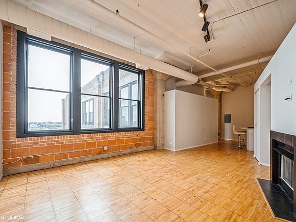 3rd image of 728 W Jackson Blvd APT 1210