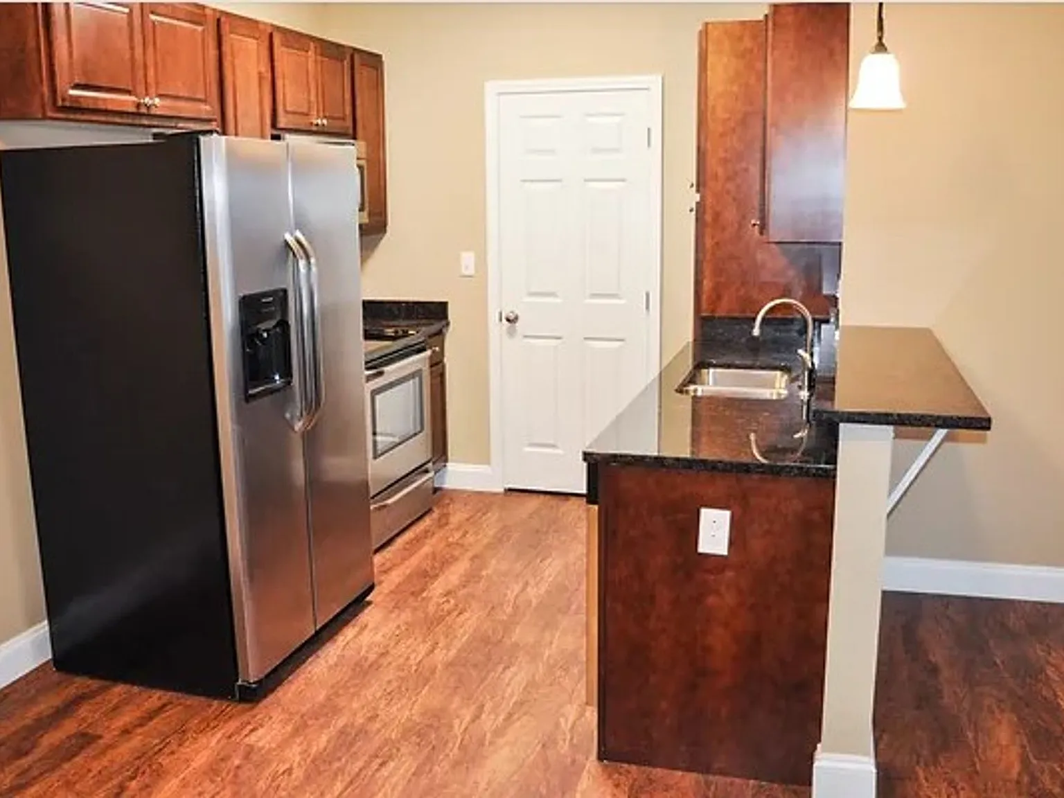 Sterling Ridge Apartments — Photo 3
