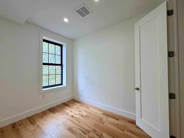22 Patchen Ave #3F — Photo 3