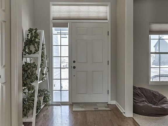 3rd image of 2320 Broadwater Dr