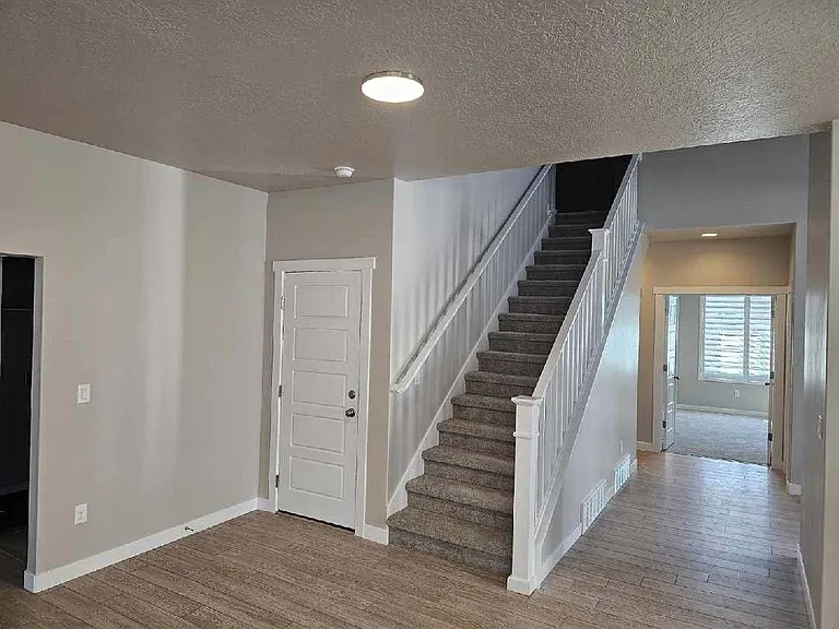 4962 W Evergreen Ln — Photo 3