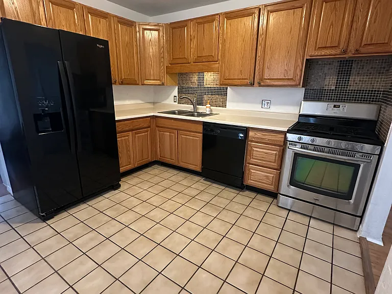 2424 Alvarado Dr NE — Photo 3