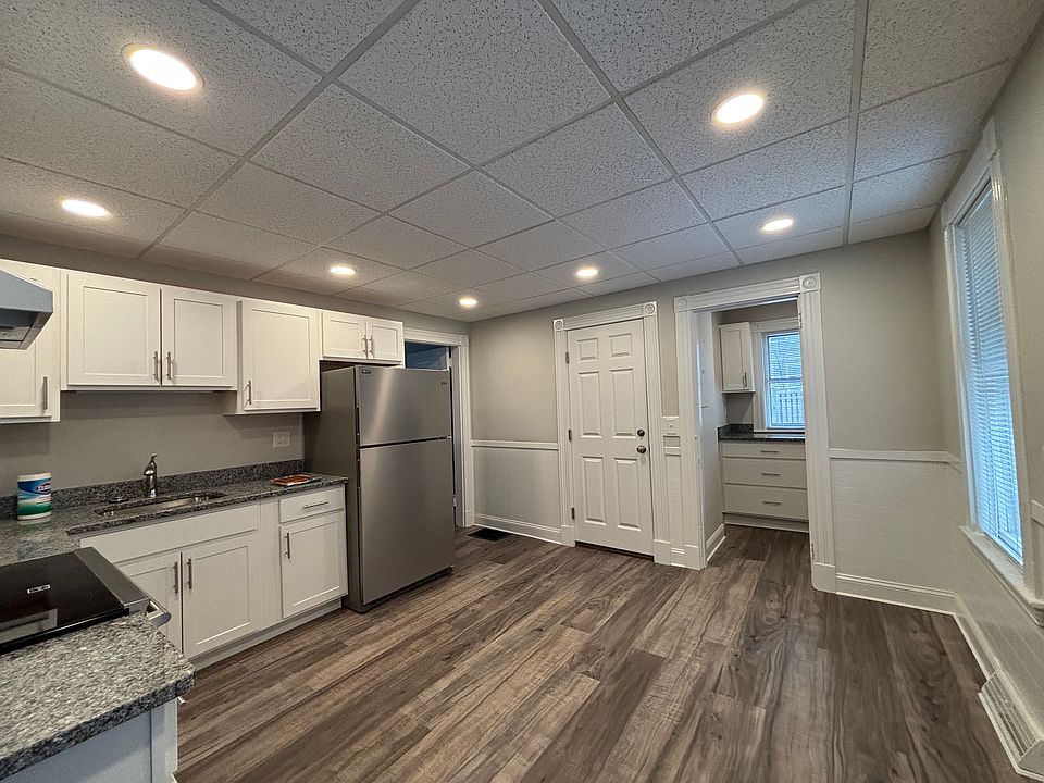 Eat-in-Kitchen