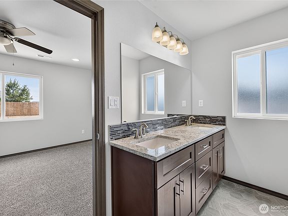 5th image of 619 Kimberly Avenue