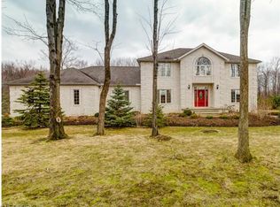 10686 Angela Dr, Kirtland, OH 44094