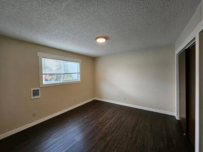 Sunset Apartments — Photo 18