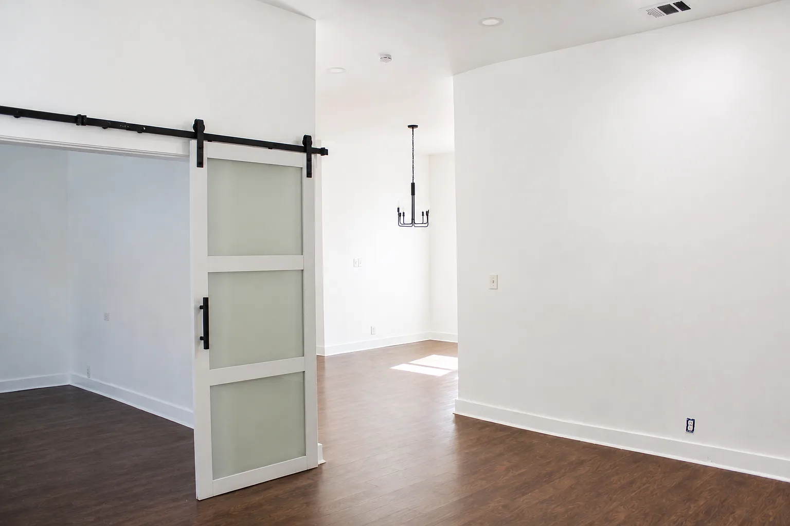 2 bed, 2208 sqft, $2,200 — Photo 2