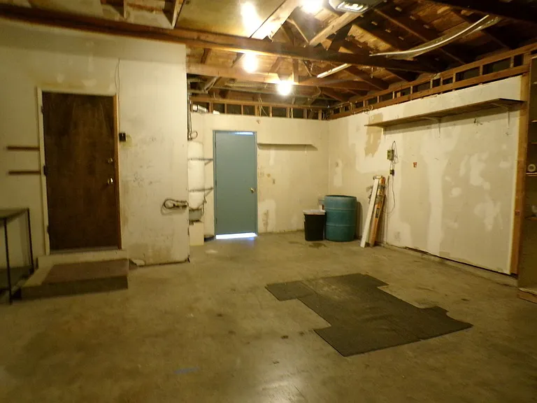 1600 Fairington Ln — Photo 18