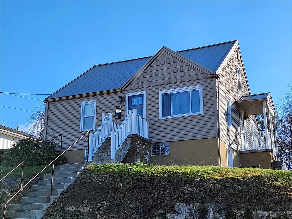 1609 Pine St photo 1